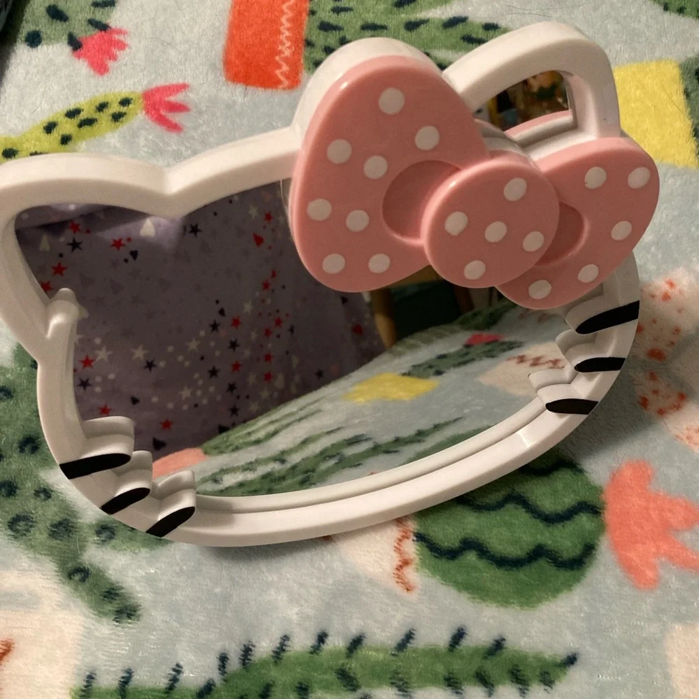 Hello Kitty Mirror with Pink Bow